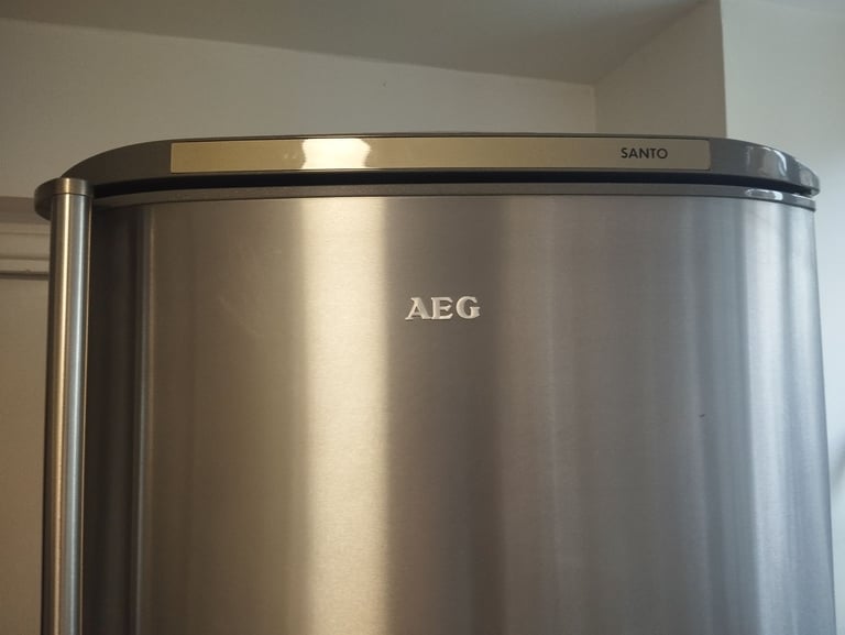 AEG S75388KG Freestanding Frost Free Fridge Freezer