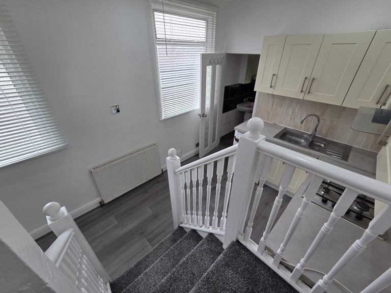 Modern 2-Bedroom Split-Level Flat – Streatham Hill