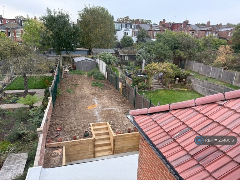 5 bedroom house in Halliwick Road, London, N10 (5 bed) (#2640018)