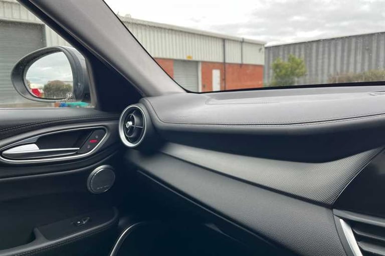 2019 Alfa Romeo Giulia 2.0 TB 280 Veloce 4dr Auto SALOON PETROL Automatic