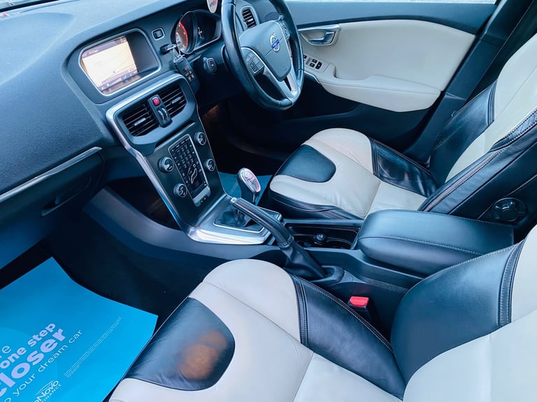 2013 Volvo V40 Cross Country 1.6 D2 Lux Nav Hatchback 5dr Diesel Manual Euro 5