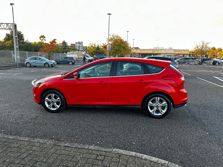 FORD Focus 1.5 Petrol 5 Doors 2013 with Parking Sensors & Low Mileage