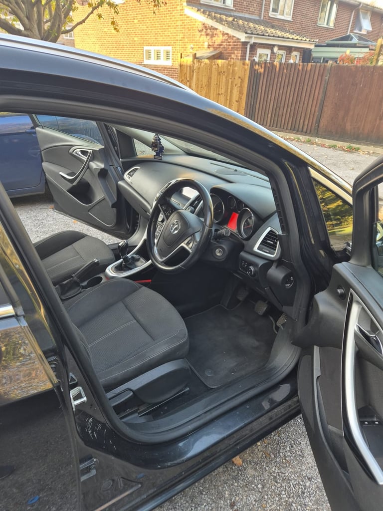 Vauxhall, ASTRA, SRI, Estate, 2013, Manual, 1956 (cc), 5 doors