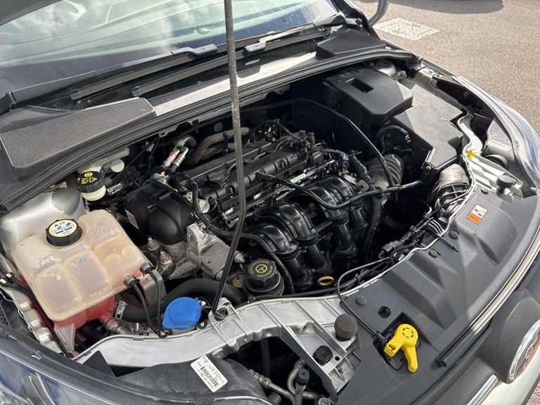 2014 Ford Focus 1.6 125 Zetec Navigator 5dr Powershift HATCHBACK PETROL Automatic