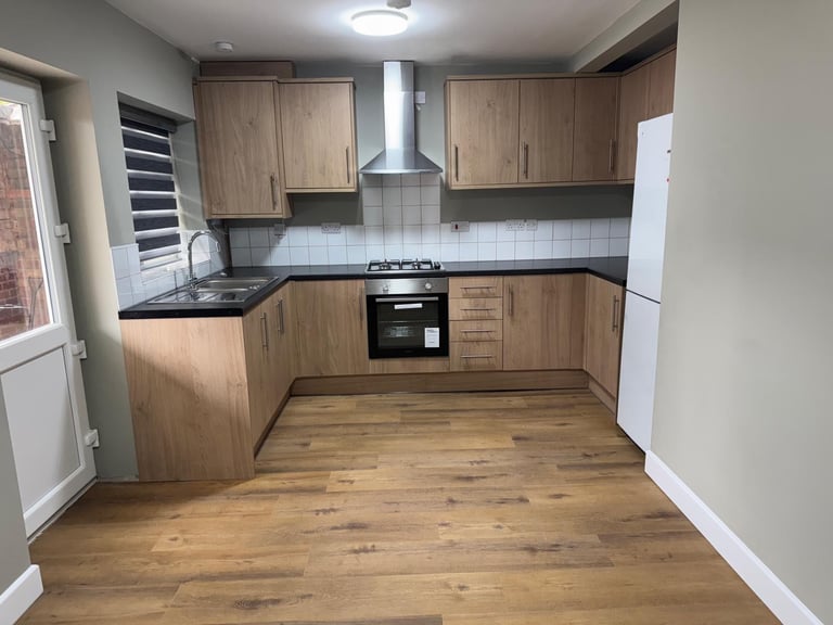 Furnished room to Let – Shared 4-Bedroom House, Oldbury B68