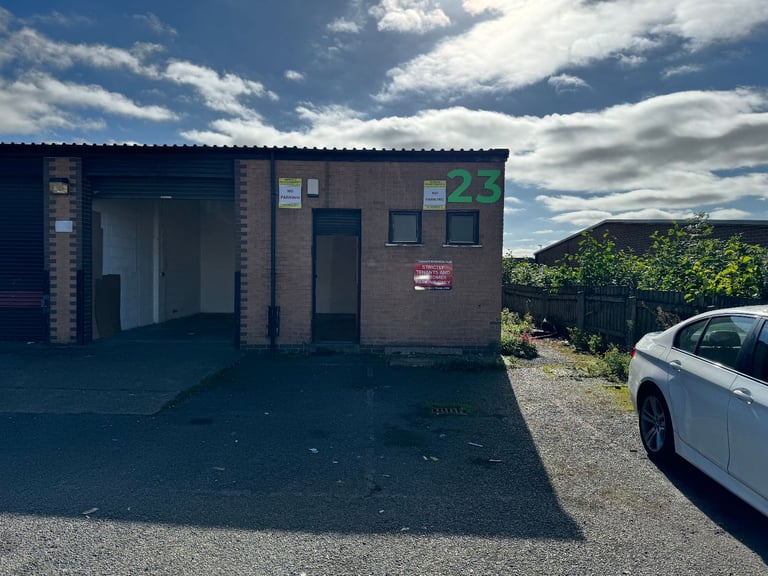 Small industrial unit secure with parking, 10 MINS FROM TOWN, great location 