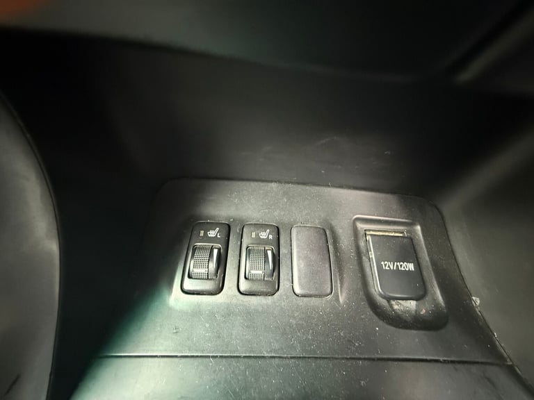 2010 59 TOYOTA LAND CRUISER LIMITED EDITION 3.0 D-4D AUTOMATIC 8 SEATER SILVER