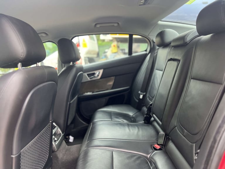 2013 Jaguar XF 2.2 XF Premium Luxury D Auto 4dr Saloon Diesel Automatic