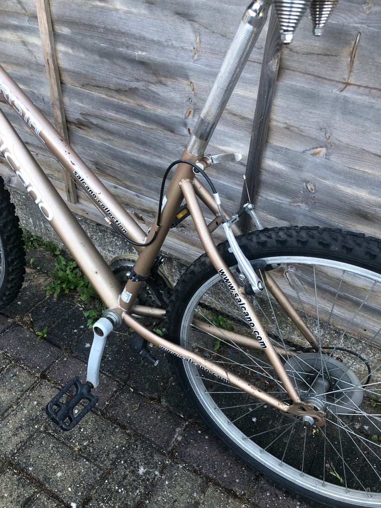 Salcano Bike Suit Junior/ Teenager/ Small Adult/ Woman’s /Girls/ Ladies Bike 26” Tyres wide seat