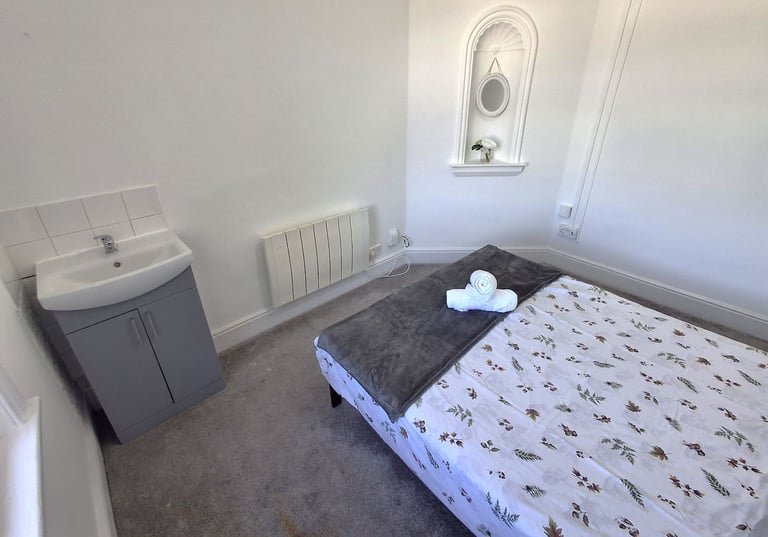 Double room to let in Lowther rd. Charminster