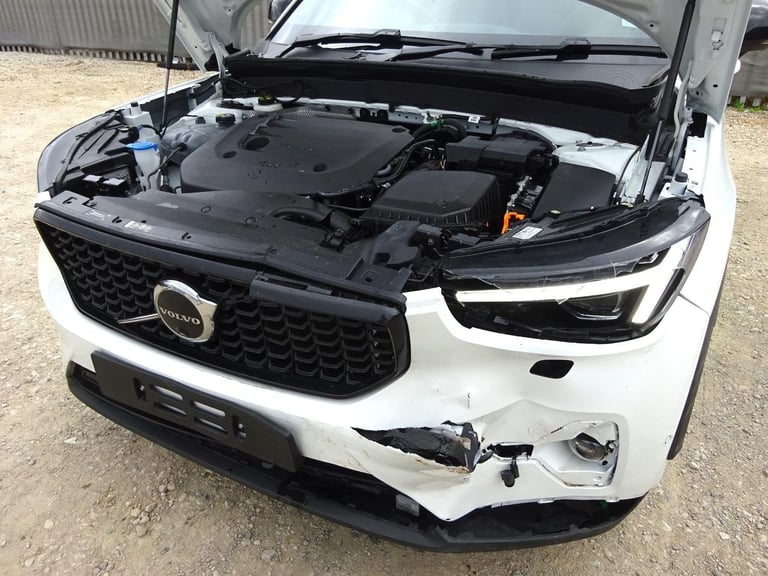 2024 24 REG VOLVO XC40 ULTIMATE B3 AUTO DAMAGED REPAIRABLE SALVAGE