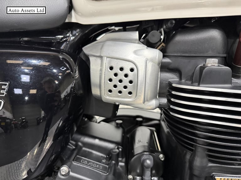 2024 Triumph Bonneville T100 900 Roadster/Retro Petrol Manual Euro 5 (65 ps) Roadster/Retro Petro...