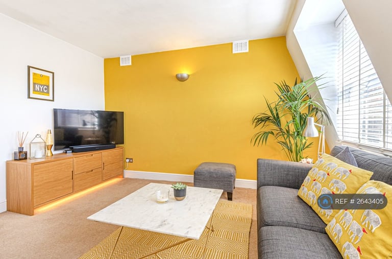 2 bedroom flat in Dalling Road, London, W6 (2 bed) (#2643405)