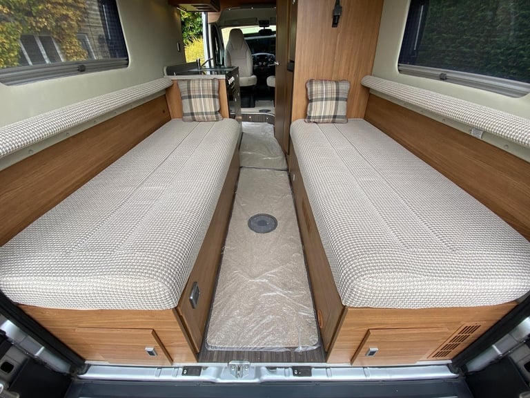 AUTO-TRAIL V-LINE 635 SE - 2017 - REAR LOUNGE - 2 BERTH