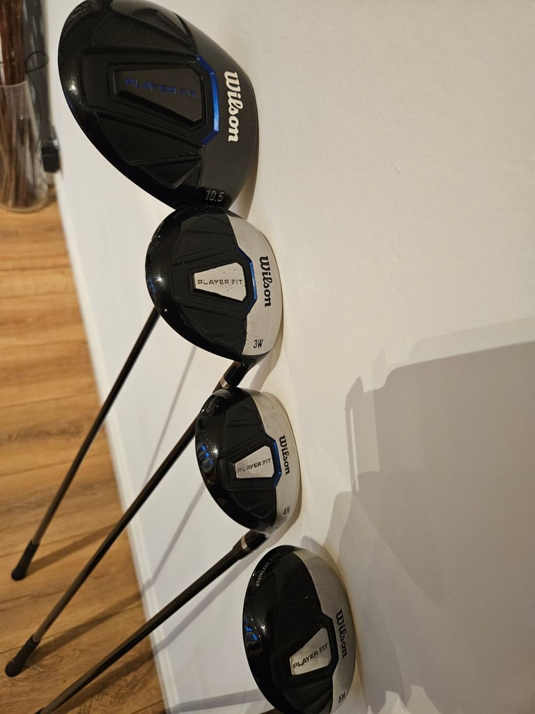 Wilson player-Fit gents premium package set, RH, graphite shafts and cart bag.