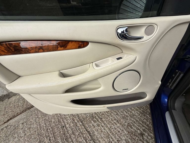 2010 Jaguar X-Type 2.2 X-Type Sovereign  Auto 4dr Saloon Diesel Automatic