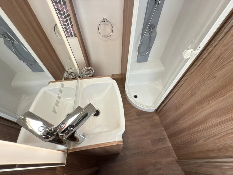 2018 Swift Freestyle EB, 4 berth with rear island bed, centre washroom, 
