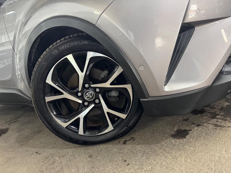 2018 Toyota C-HR 1.8 VVT-h Dynamic SUV 5dr Petrol Hybrid CVT Euro 6 (s/s) (122 ps) HATCHBACK Petr...