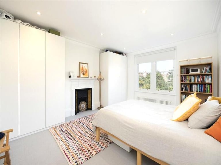 🏠 Bright room in Canning Town for £800 all bills included! 