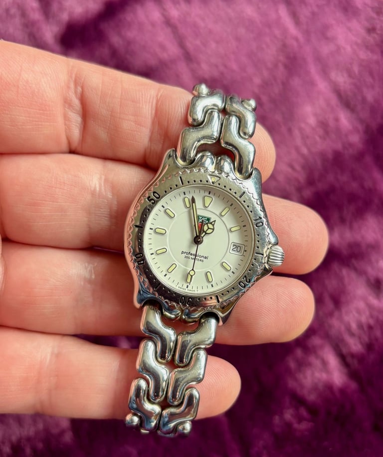 image for Vintage Swiss Made Mens Tag Heuer Professional 2000 WG1210-KO  Sapphire Quartz Watch 