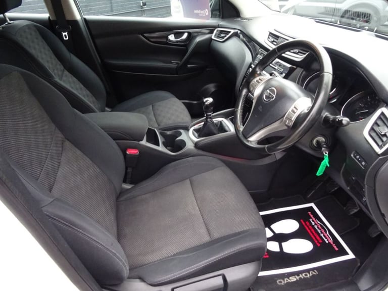  Nissan Qashqai 1.2 DiG-T Acenta 5dr ideal family car Petrol