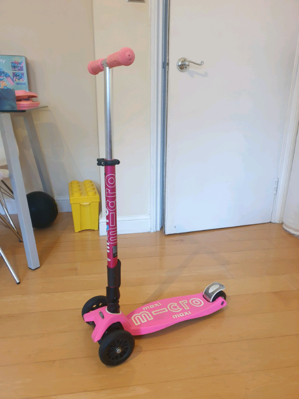 Micro Maxi Deluxe Scooter Pink. Like NEW