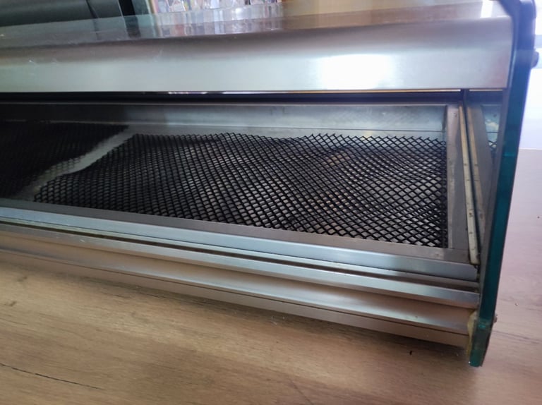Counter top refrigerated display case