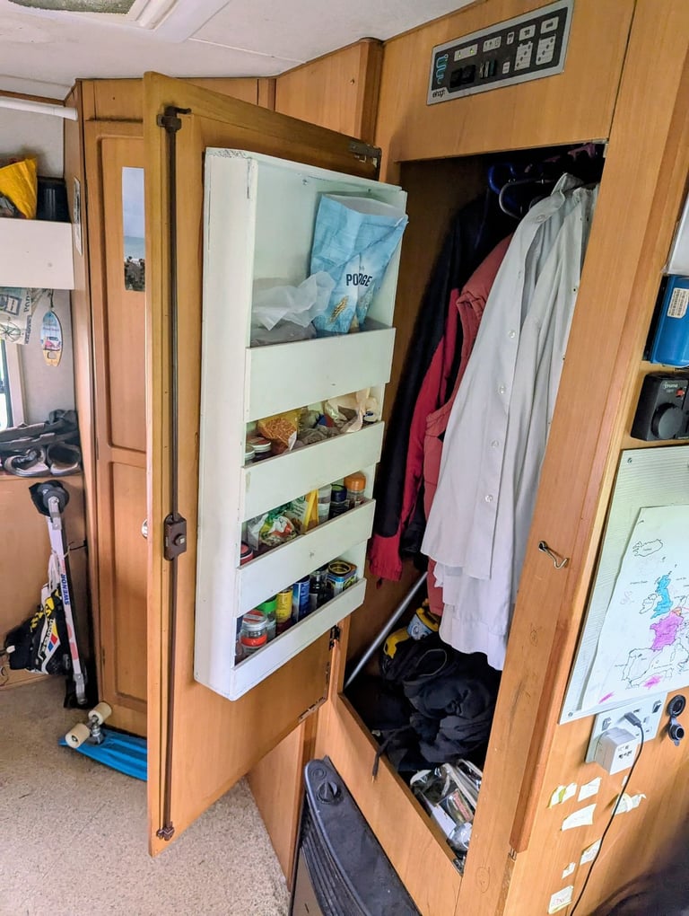 Spacious 6-Berth Motorhome - Ford, TRANSIT 110, 1997, 2500 (cc)