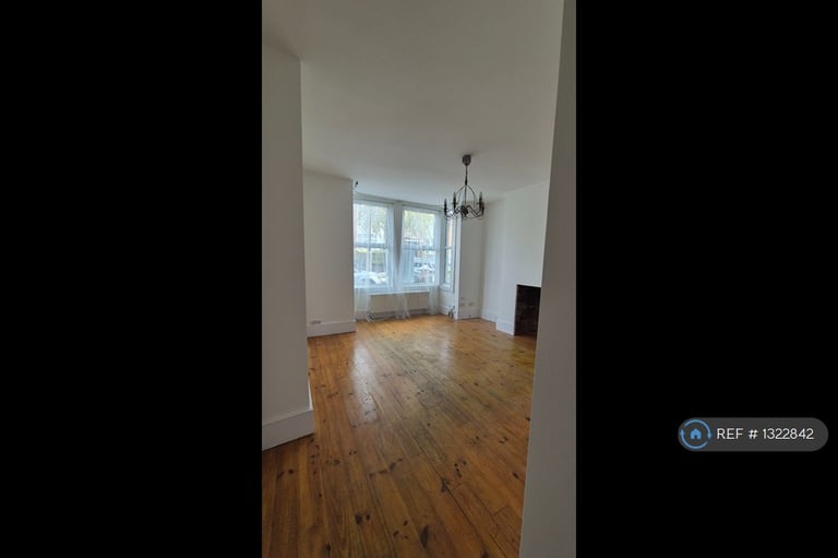 2 bedroom flat in Castleton Rd, Walthamstow, E17 (2 bed) (#1322842)