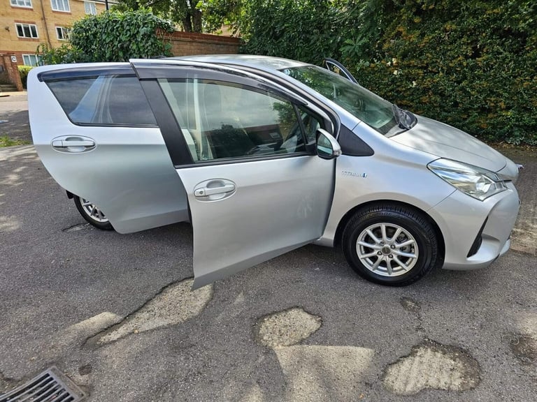 2018 Toyota Yaris 1.5 VVT-h Icon Tech E-CVT Euro 6 (s/s) 5dr Hatchback HYBRID ELECTRIC Automatic