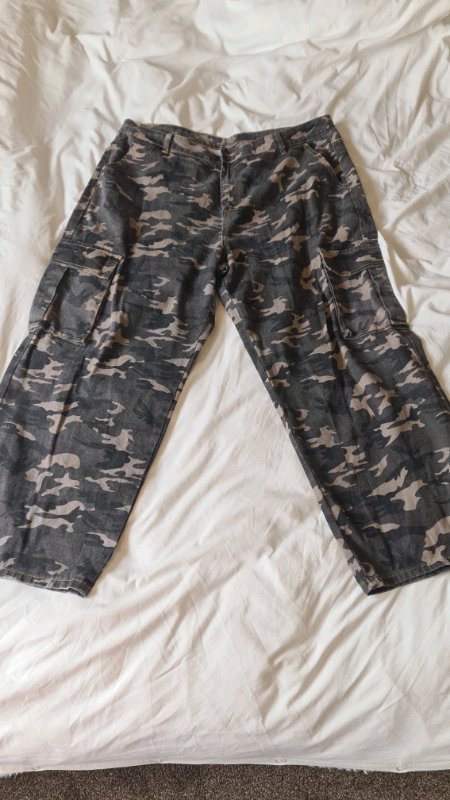 Men's 3xl Camo Cargo Trousers In Excellent Condition. 1st 2c Will Buy.