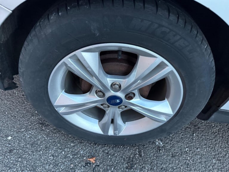  Ford Focus 1.6 Zetec Powershift Euro 5 5dr Petrol Automatic