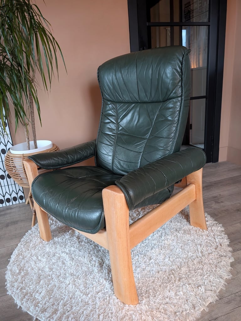 Ekrones Stressless Dark Green Recliner Chair