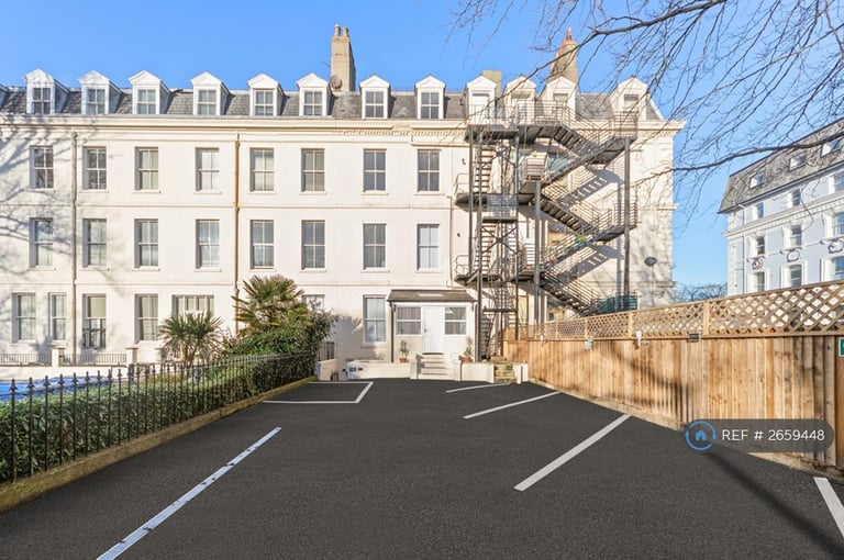 2 bedroom flat in Montpellier Terrace, Scarborough, YO11 (2 bed) (#2659448)