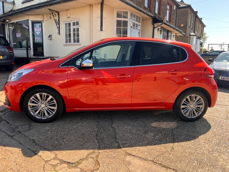 2016 Peugeot 208 1.2 PureTech Allure Euro 6 5dr HATCHBACK Petrol Manual