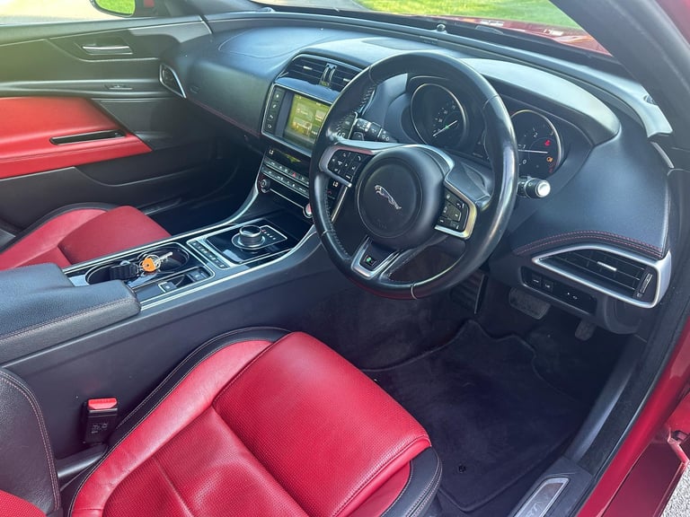 2017 Jaguar XE 2.0 180 BHP / 8 SPEED AUTO / R-SPORT EDITION  / TWO-TONE LEATHER 