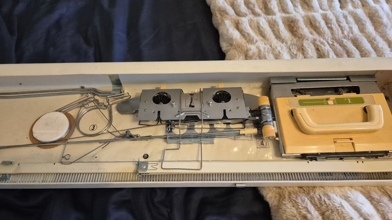 Brother KH 881 knitting machine