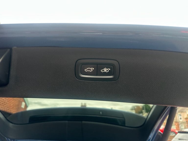 2018 Volvo XC90 2.0h T8 Twin Engine 10.4kWh R-Design SUV 5dr Petrol Plug-in Hybrid Auto 4WD ESTAT...