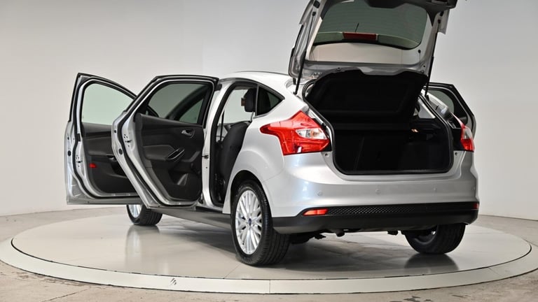 2014 Ford Focus 1.6 TDCi Zetec Euro 5 (s/s) 5dr HATCHBACK Diesel Manual
