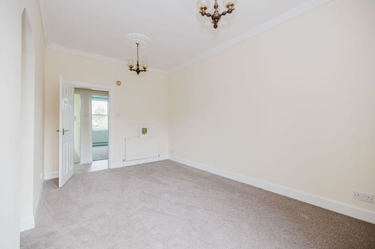 Bright and neutral, 2-bedroom, main door, furnished flat in Newington - available soon