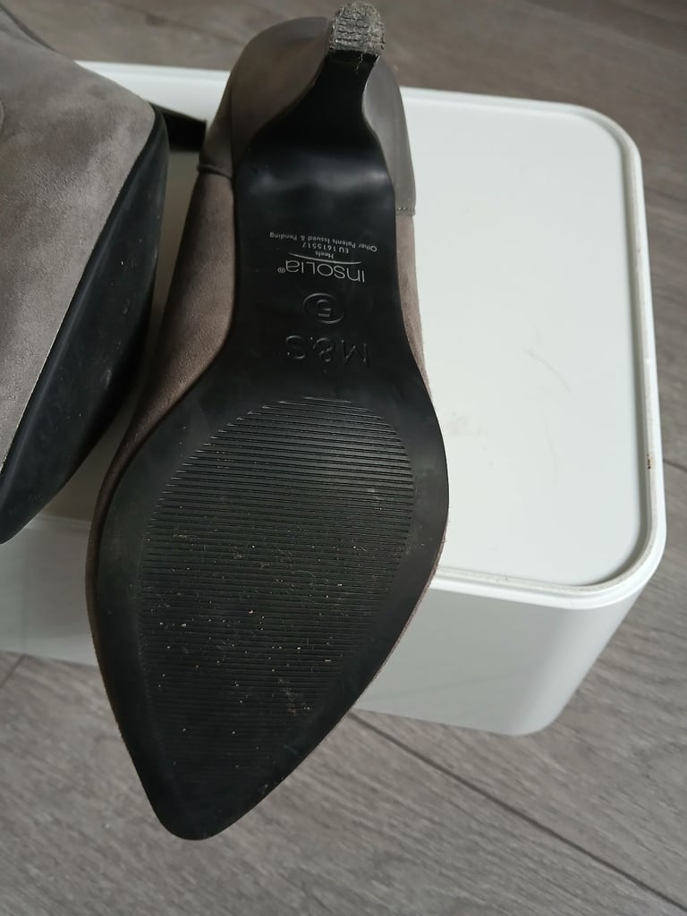 Ladies M&S leather shoes size 5