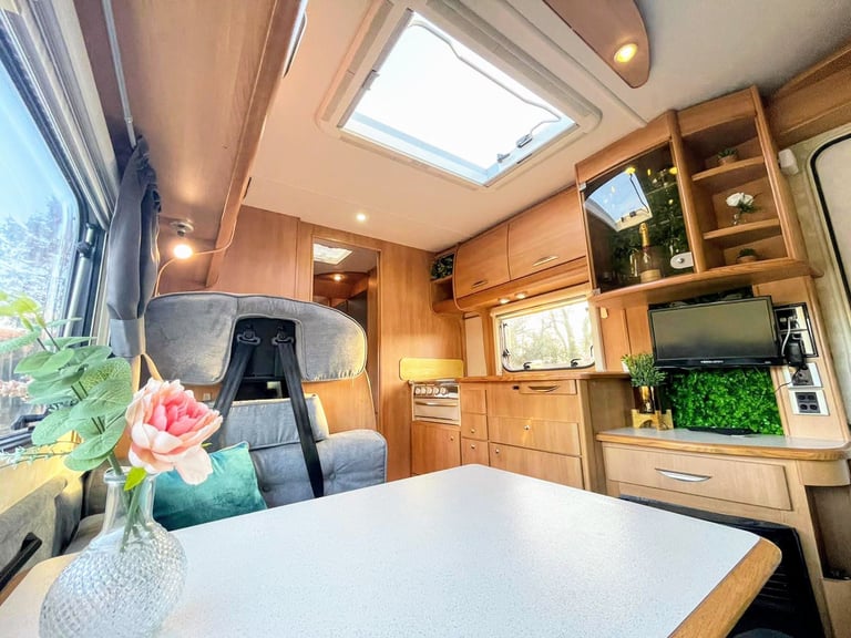 STUNNING Luxury Spacious Motorhome, 36k Miles! Full MOT, 6-Belts, Awning, Solar, Extras - ON SALE!