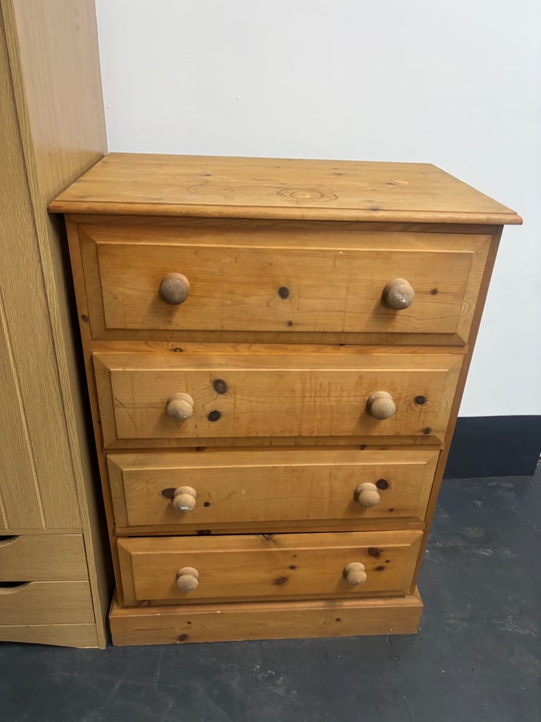 image for Solid oak chest of drawers 