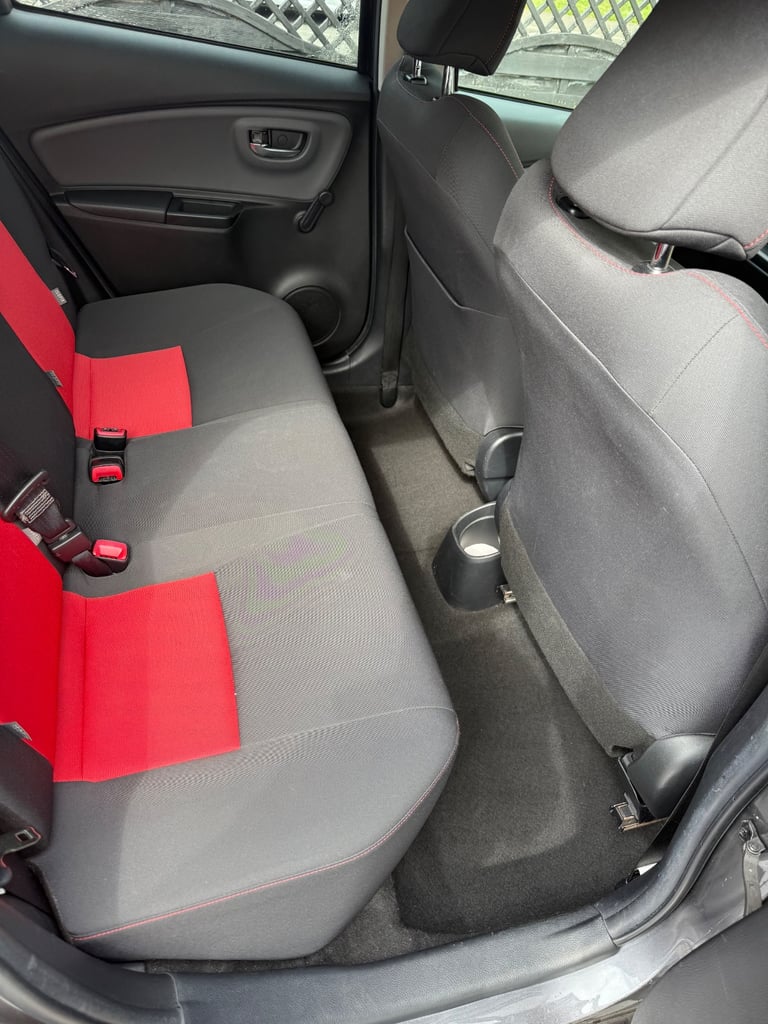 Toyota, YARIS, Hatchback, 2015, Manual, 1329 (cc), 5 doors