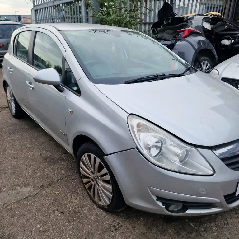 Breaking spare parts vauxhall corsa d 