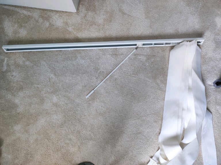 White window blinds 139cm wide 98cm drop