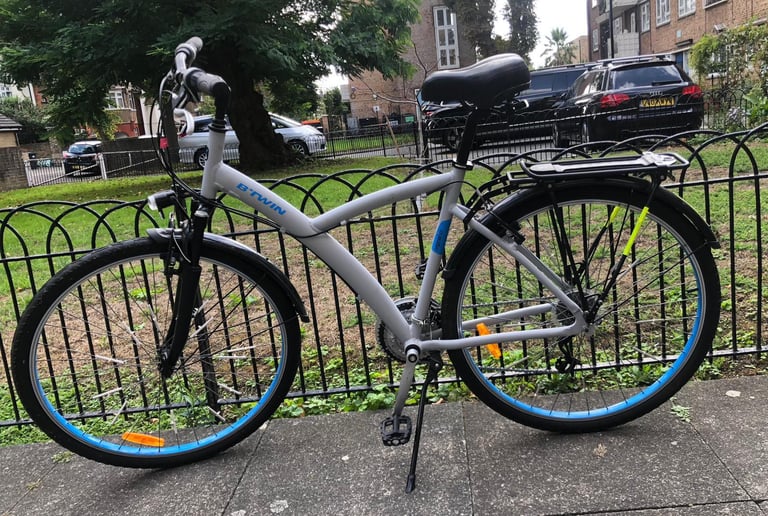 Lovely Adult Btwin hybrid Large frame 700C 24 speed in excellent condition fully functional 