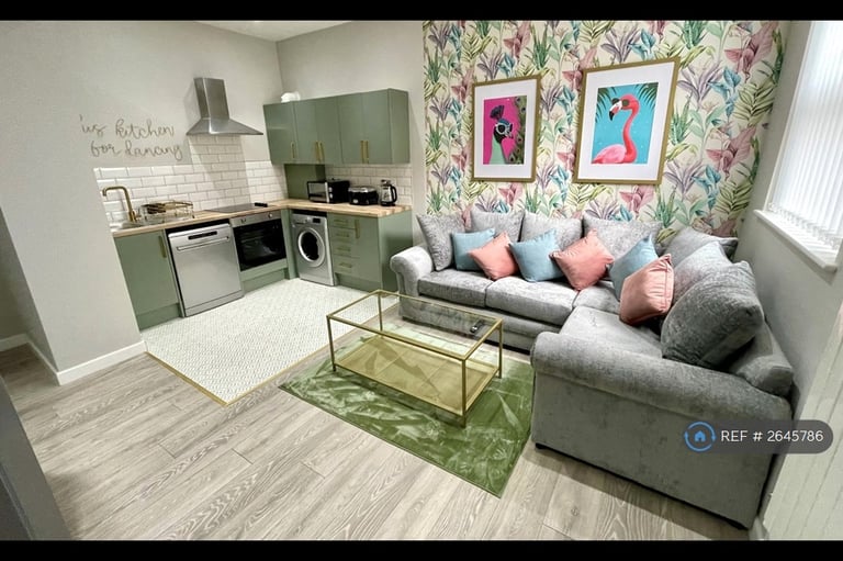 3 bedroom flat in Roscoe Street, Liverpool City Centre, L1 (3 bed) (#2645786)