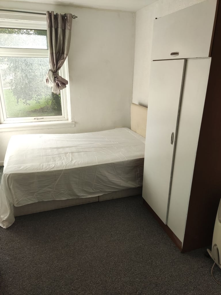 Room to rent in marryhill Glasgow 