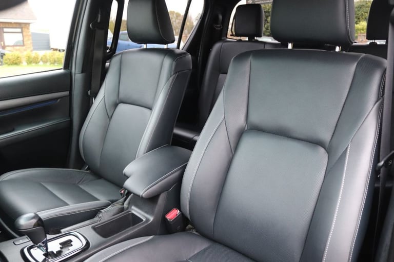 2023 Toyota Hilux 2.8 D-4D Invincible X Pickup Double Cab 4dr Diesel Auto 4WD Euro 6 (s/s) (2 PIC...